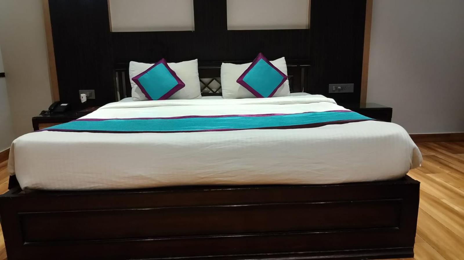 Hotel Little Palace Dibrugarh Dış mekan fotoğraf